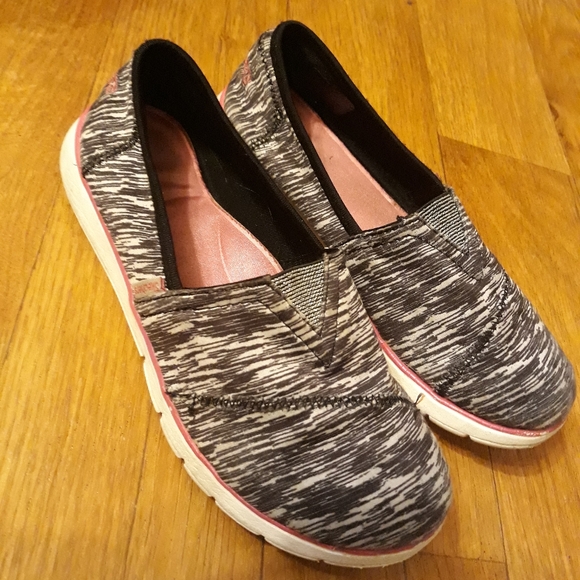 girls slip on sketchers